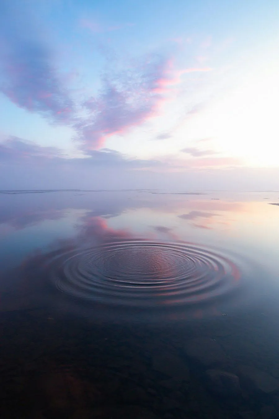 Onde qui se propage sur l’eau calme